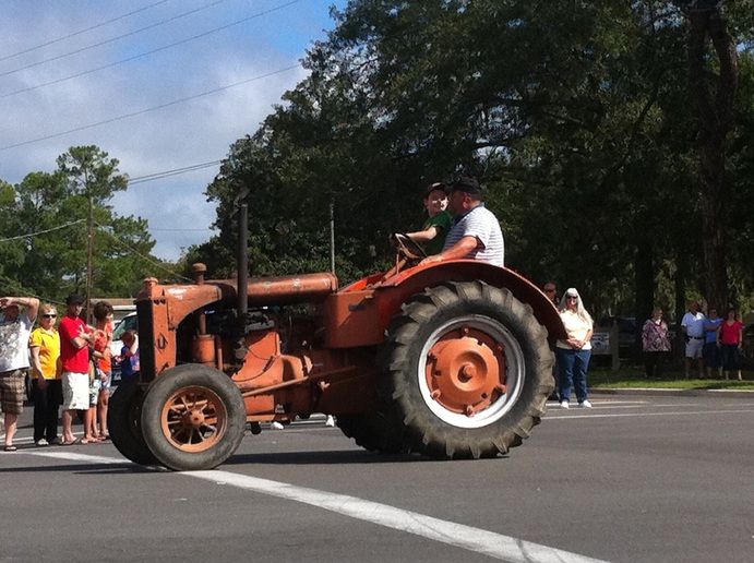 1929 Allis Chalmers U - Driving in local parade
