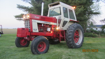 1973 IH 1066 - Found locally, above average, popular model with turbo and first well known IH factory installed Custom Cab, didn't make many as cab was quickly improved.  How many collectors have this cab?