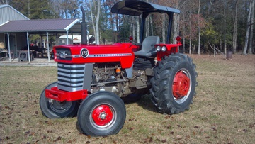 1971  175 Massey Ferguson - This was Daddy's...used it makin hay until had to quit...too far east tired of moldy hay. Great tractor don't see a lot of them in this shape these days, this one was taken care of and did not have the piss beat out of it like most!