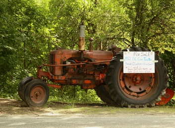 1952 DC Case Tractor  - It runs great and its a hand clutch. call for more information. 207-645-3242