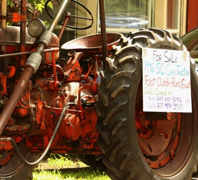 1946 SC Case Tractor  - Runs great and has a foot clutch, call for more information 207-645-3242
