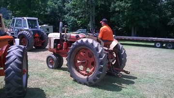 Case 400 - Dad on the 400 waiting for tractor parade to start.