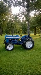 Ford 3000? 4000? - Can someone help me figure out the year and model of this tractor please