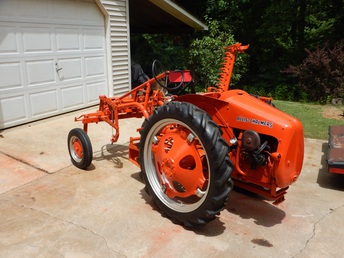 1949 G Allis Chalmers - Real eye catcher with front and rear hydraulics.