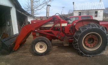 1960 International 340 Utility Gas. - Bought this tractor for snow removal and any other chore I can find for it.