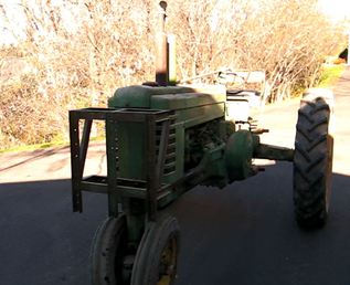 1952 John Deere B - Just got it started after sitting for 15 years.