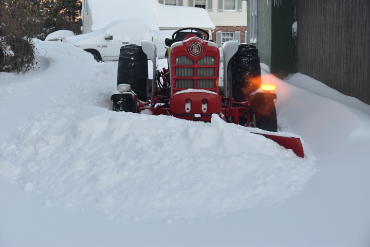 Ford 861 W Elenco Plowing Snow -