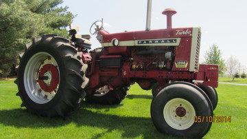 1967 Farmall 1206 - 1967 Farmall 1206 brought to the Midwest from the far South, TA and Fender delete tractor, neighbor brought it up and went through it plus tires, it's a survivor, says No 6 on the frame still, wonder how many they had?  Never saw one without fenders or cab until this one.  I had one with Year Around cab and fenders.