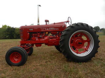 1955 Farmall 400 - 1955 FARMALL 400 SHOW TRACTOR ,COMPLETE RESTORATION, TORN DOWN TO FRAME, SAND BLASTED,SEVEN COATS OF PAINT,ONE COAT OF CLEAR.MOTOR,TRANNY,REAR END,BRAKES,COMPLETE R