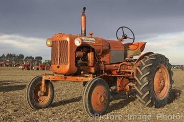1950 Allis Chalmers D270 - The D270 was produced at Allis Chalmers' British factory in Lincolnshire, England. Essentially an upgraded model B, it was produced from 1954 to around 1960, later models being the slightly upgraded 272. I have more Allis Chalmers images at http;//www.cfgphoto.com/photos-tractors.html