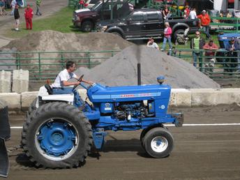 Ford 7000 - tractor pull 2016 1st place everytime