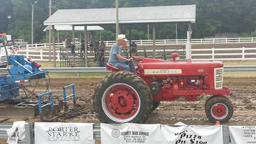 1958 Farmall 450 - Made this pull with it raining and was canceled  after I pulled and I was lat puller in class.