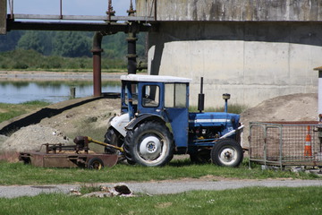 Ford 2000 6Y - 28-11-2013 Gap Road Winton Southland New-Zealand Ford 2000 6Y with Begg cabin used to mow the grass around the local sewage treatment plant l don't think she has ever landed up in the S***