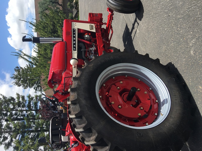 1966 Farmall 806 L.P. -   This is a Texas Cotton Girl, Brought her to Calif. Restored her to be a Cal-Tex.Cotton girl