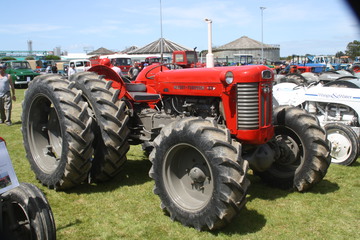 Massey-Ferguson 65 - 28th of January 2017 Edendale Crank-Up Weekend the Davidson 4 drive used axles out of Ex-military vehicles drive was taken from the ground speed Power Take Off