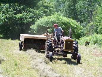 1960 Farmall 140 - Still working hard after all these years