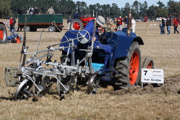 Fordson N - 15-04-2010 Methven New-Zealand Ivan Scobie from Southland