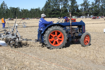 Fordson N - 15-04-2010 Methven New-Zealand New-Zealand Vintage Ploughing finals(stubble section)