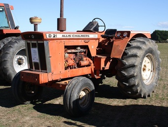 Allis-Chalmers D21 - half of New-Zealand's D21 population sold new to Southland Contractor Ray McIvor of Te-Anau 15-04-2010 Methven