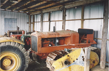 Allis-Chalmers L - 04 October 1991 Pakurau Southland New-Zealand ex WW2 military tractor used on civilian  street as a logging tractor abandoned in the Bush at the end of her working life rescued and restored by the late Bill Ward around 1980 it is generally believed that no new Allis-Chalmers Ls were sold here although at least one and rumoured 2 LO Diesels came here new