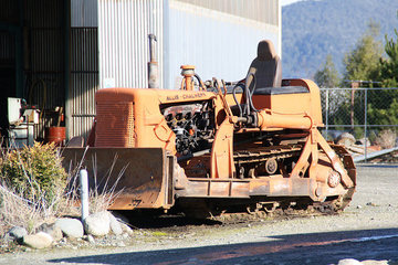 Allis-Chalmers HD-6 - 24-07-2015 Te-Anau township industrial area Northern-Southland New-Zealand