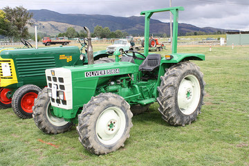 1970 Oliver 564 - 08 March 2015 Tapanui West-Otago New-Zealand only a small number of these Same built Olivers were imported into New-Zealand