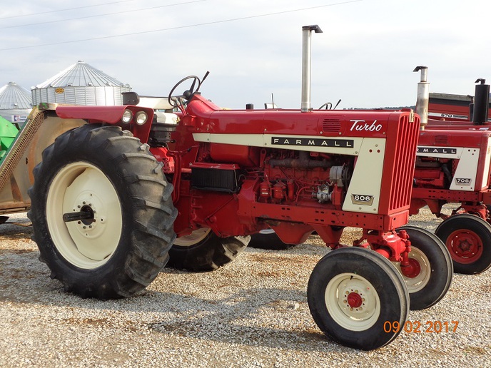 Mccormick Farmall 806 Turbo - Saw this at a local auction and thought it looked real good