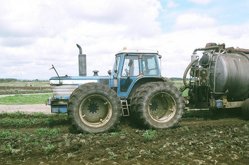 County 1884 - October 2006 Orini Waikato New-Zealand owned by Civel Whey Contractors used mainly to apply Dairy Whey by product onto peat land hench duals all round and rubber tracks on tanker