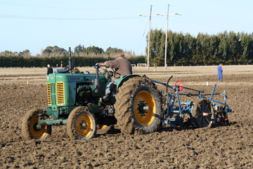 Turner-Yeoman Of England - 02 August 2015 Winton Southland New-Zealand the late Gary Rule competing in the annual Central-Southland Vintage ploughing contest