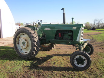1961 Oliver 880 - Original, gas, started it's life in N. Dakota and now resides in Ohio. 14.9-38 tires.