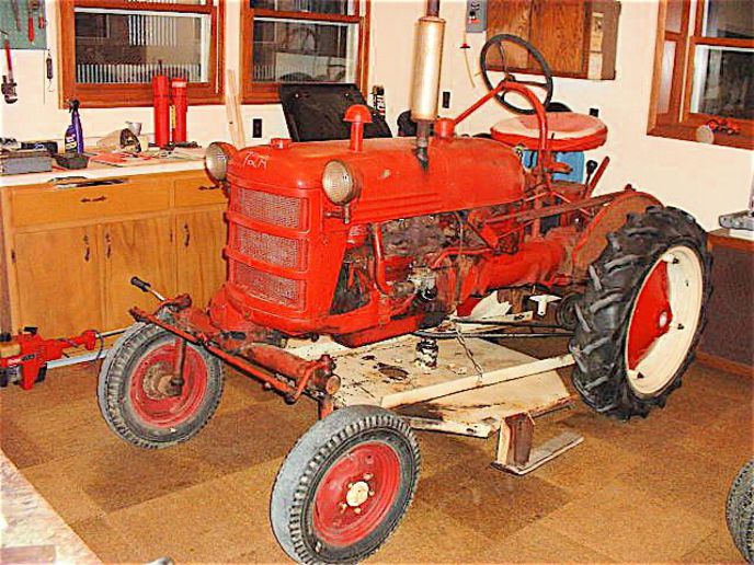 1951 Farmall Cub - Nice tractor, starts