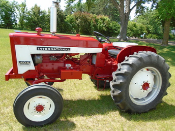 1961 404 International  - 35 H.P.; 3 pt. hitch; 12 volt system; All new  tires; 98% restored; Runs great; Excellent  condition; Rare collectible tractor.