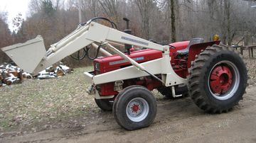 1967 IH 444 Gas Utility W/Loader - Built xtra heavy like a industrial. Only 1755 act hrs. Brand new Firestones . 1100/16 fronts and factory aux. front pump. Runs and operates like new. Could be bought ...but not cheap