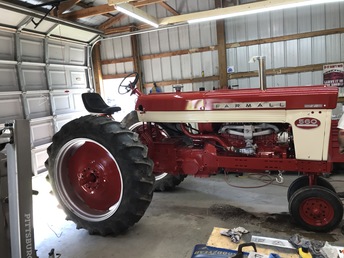 1959 Farmall 560 Gas - MY 1959 560 GAS PULLING TRACTOR. IT WAS MY FATHER'S AND HAS BEEN IN THE FAMILY 28 YEARS.