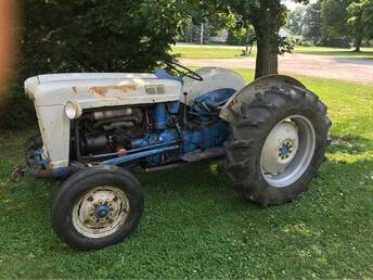 1955 Ford 850  Serial Number 30682 - Bought this one to fix up and sale.  Nothing special  about it. So I am keeping the 861 and selling this  one.  It's a good tractor except it will jump out of  3rd gear....