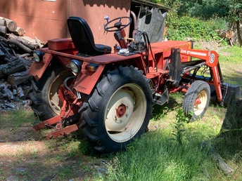Belarus 250 As - I have been driving past this tractor for a few years.  Thought it  needed to be recorded for historical purposes.