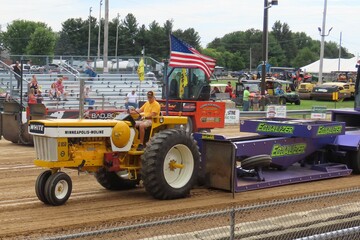 1970 Moline G1050 LP - pulling at the 2022 Boone Co fair in IL. This tractor  looked perfect