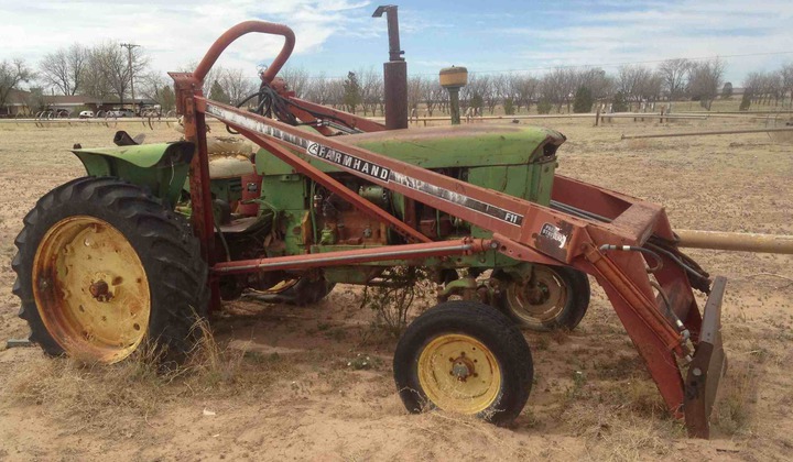 Lonesome Deere - John Deere 4 cylinder LP.<P>Does anyone know the Model and approximate year?   Belongs to a buddy and I may try to buy it and breathe  life back into it.  It has one remote and three point.  I  didn't look at the tranny.  My guess is it was driven to  this blowsand grave.