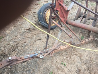 Massey Harris 8 Disc - I have got the disc working well but the machanisum going to the hitch and  wheel has something to do with turning? can't quit figer out how it  works,any idears