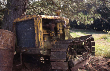 Caterpillar Twenty-Two 2F-8280 - October 2004 Manipouri-Downs Station The Key Te-Anau Basin Southland New-Zealand longs like it was a steering clutch or final-drive problem that ended her working days the missing track was last seen acting as a weight on a set of Giant-Discs