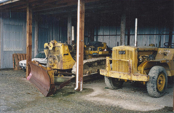 Caterpillar D7-3T - 04 October 1991 Pukurau Southland New-Zealand this Ex Ministry of Works D7 was earmarked for restoration the wheel tractor is a DW-15