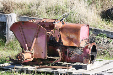 International B-414 - 13-04-2012 Winton Southland New-Zealand the remains of McCormick-International B-414 s/n 3247