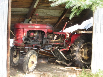 Massey Harris Pacer 16 - I found this little tractor, a Massey Harris Pacer 16, in the collapsed garage of my father-in-law, who died 2 years ago. In a way, I inherited it. I had to demolish part of the wall in order to pull it out of its bad position. He is now at my home, after a 400-mile trip. I'm very happy, he's on the list of my future restorations.