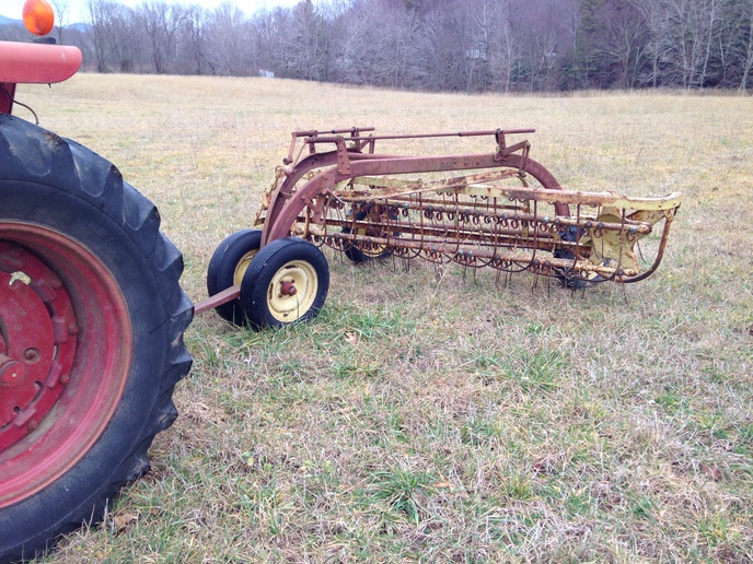 New Holland 56 Rake (and Farmall 756) - Yesterday's Tractors