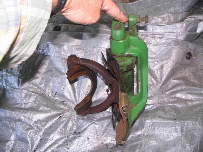 1950 JD B Tractor Pulley is Frozen on Crankshaft Yesterday's Tractors