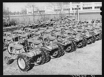 Allis Chalmers Factory (Photo 1) - Brand new Allis Chalmers Model B tractors right off the assembly line. <P> Library of Congress, Prints