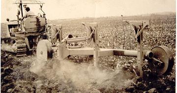 1958 Caterpillar D6 8U Atlas Plow - 1967 Juda ploughing on the cotton fields in 'Kibbutz' Givat Brenner.