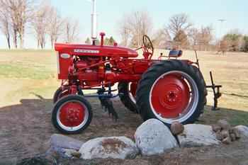 Show Quality Farmall 140 HC