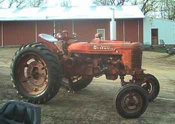 Farmall H W/ Wfe Fenders 9 SPD