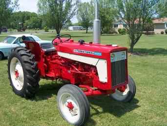 Ih 444 (Small Utility Tractor)